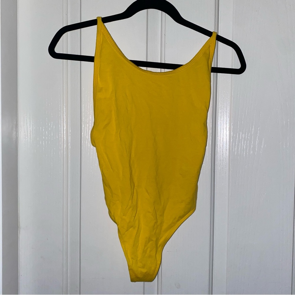 Aritiza 90’s conzumel bodysuit